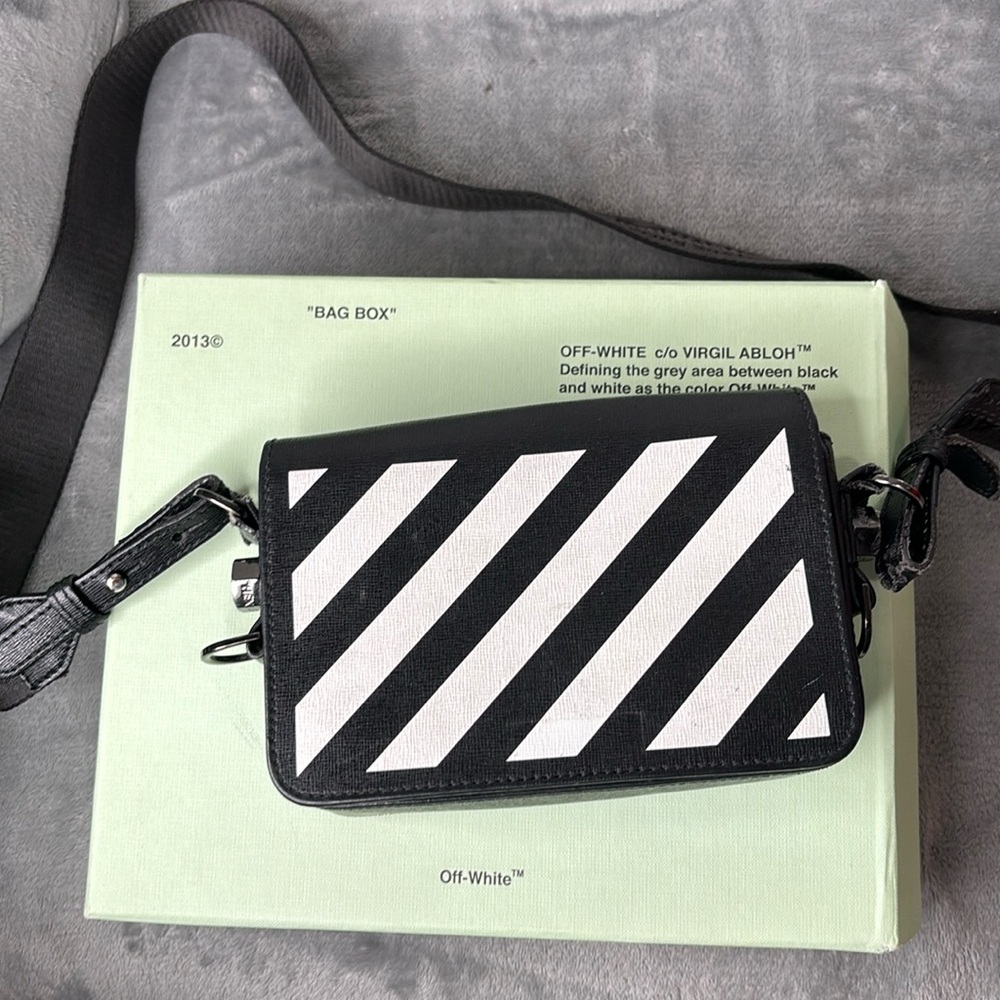 Off white shoulder bag